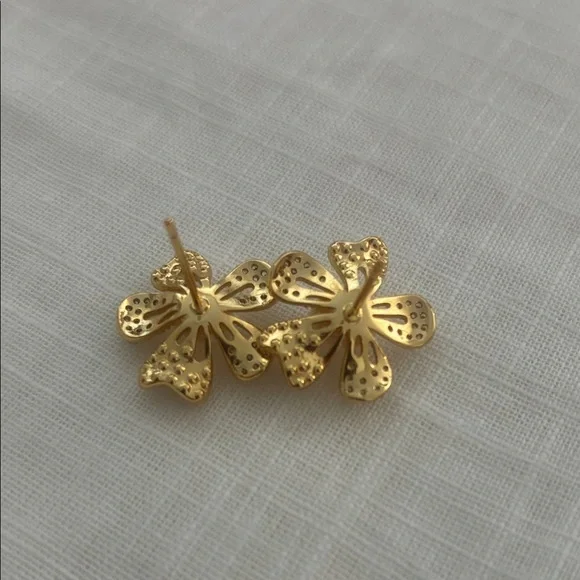 Elegant Gold and Pearl Flower Earrings - Picture 4 of 7